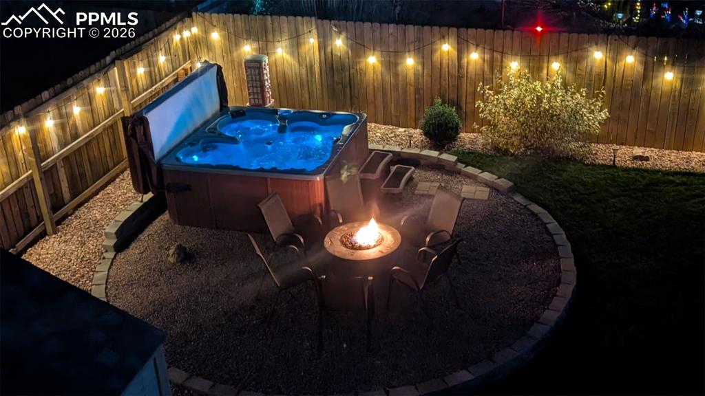 Image 31 of 40: Patio