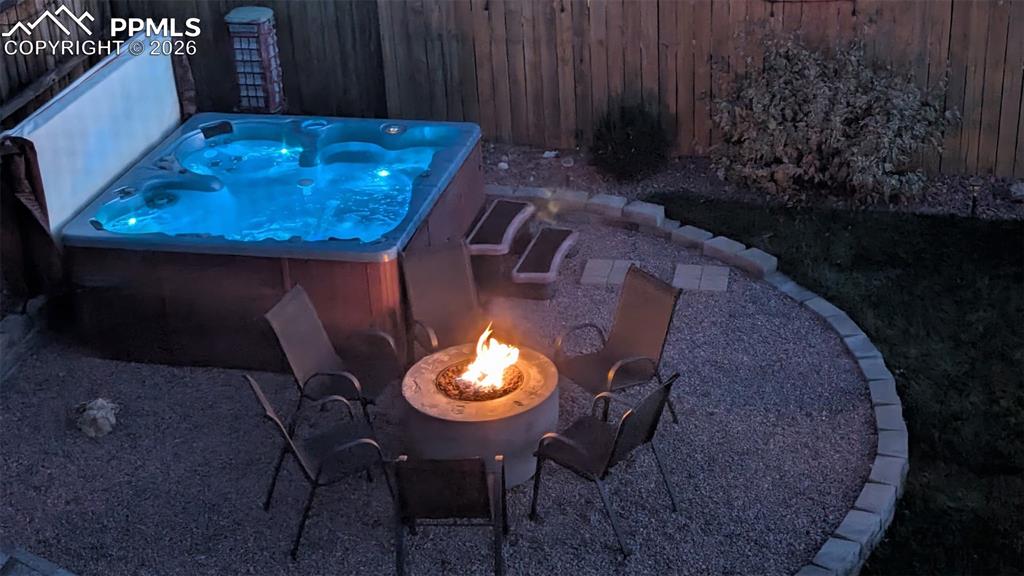 Image 32 of 40: Patio