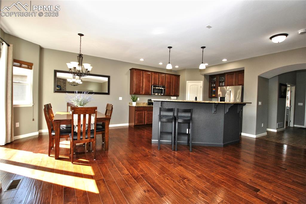 Image 4 of 40: Kitchen