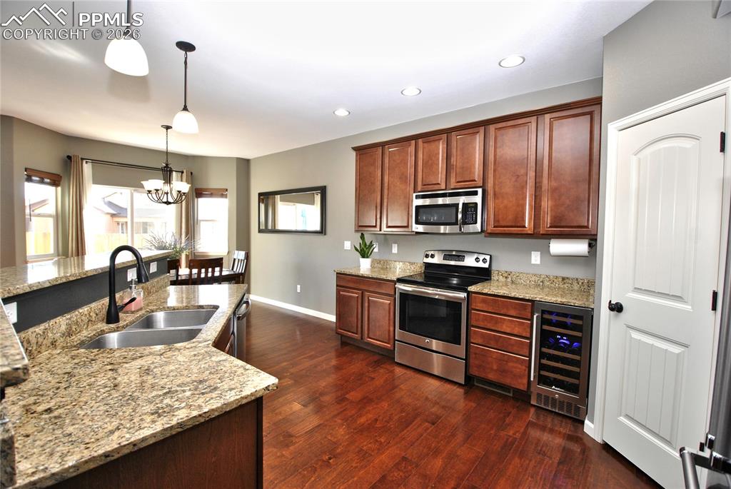 Image 6 of 40: Kitchen