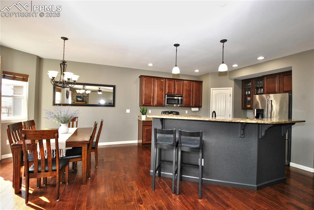 Image 8 of 40: Kitchen