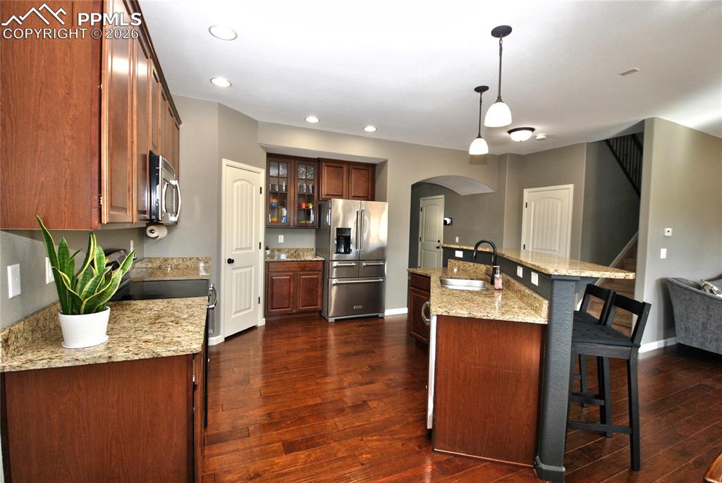 Image 9 of 40: Kitchen