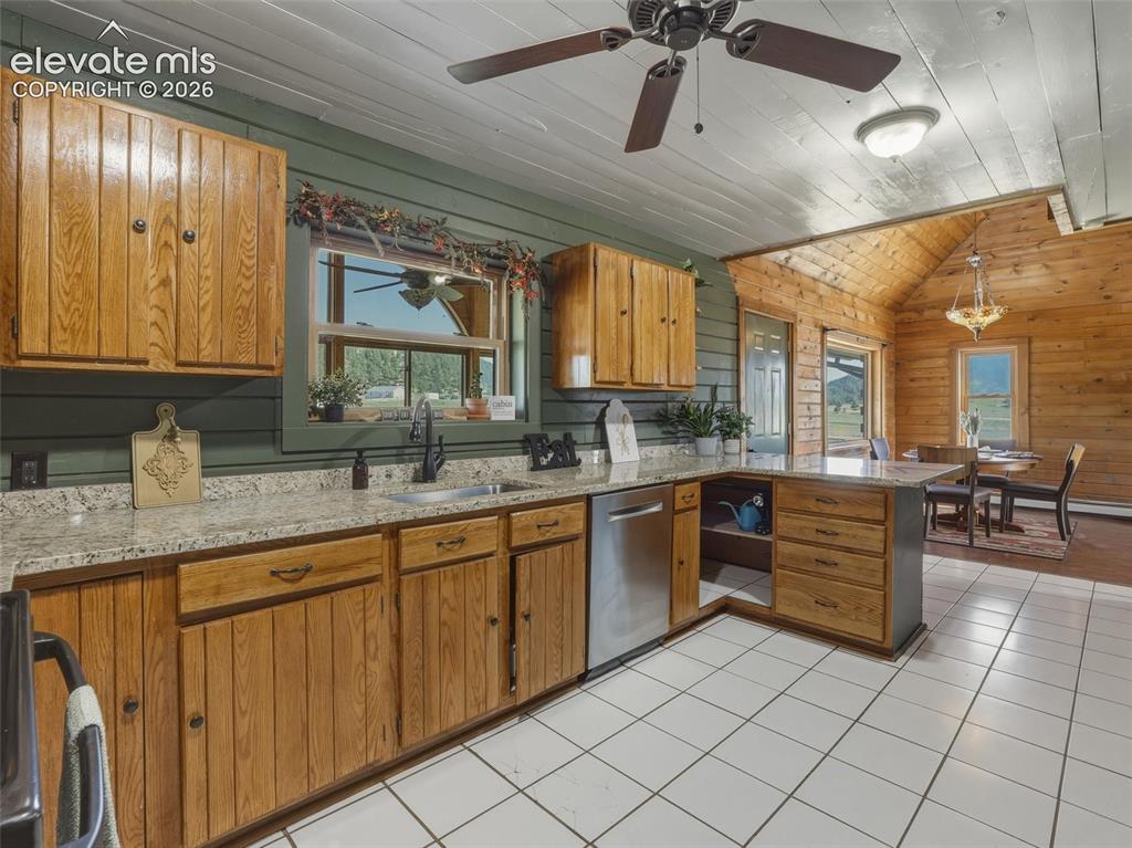 Image 11 of 44: Kitchen