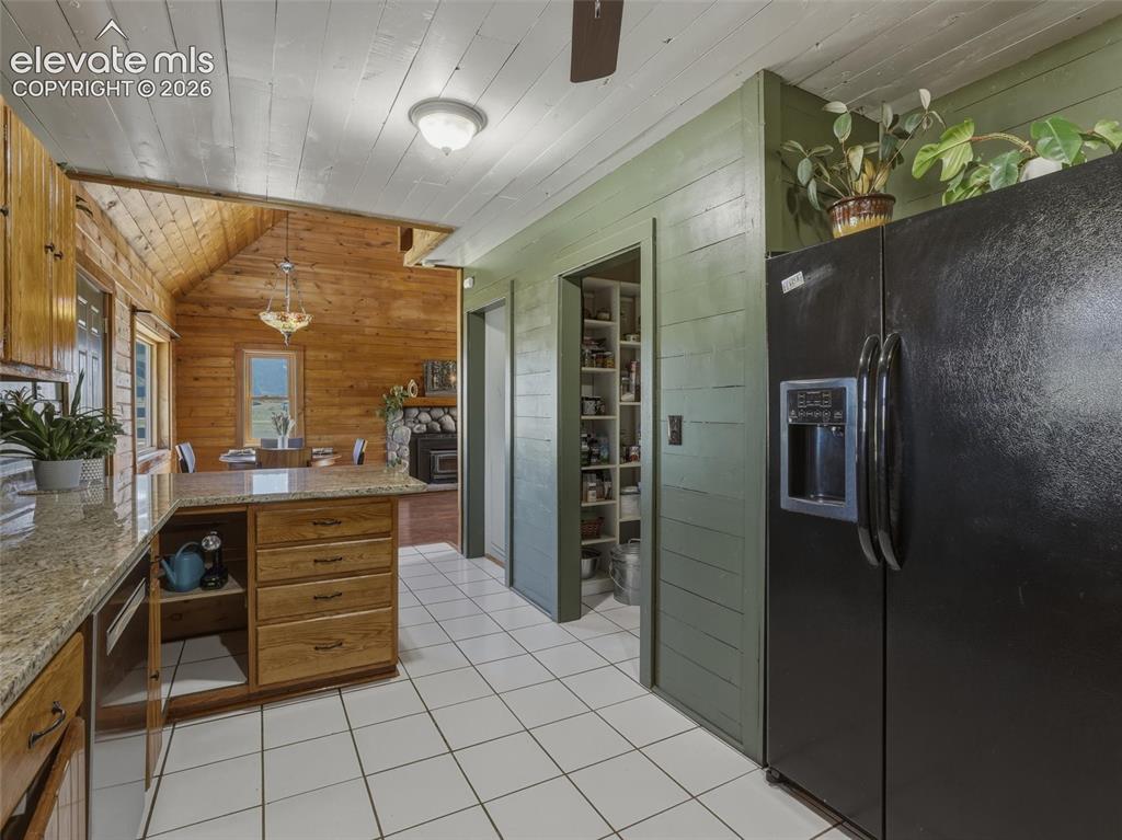 Image 12 of 44: Kitchen