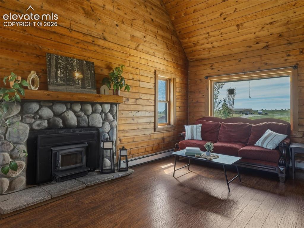 Image 5 of 44: Living Room