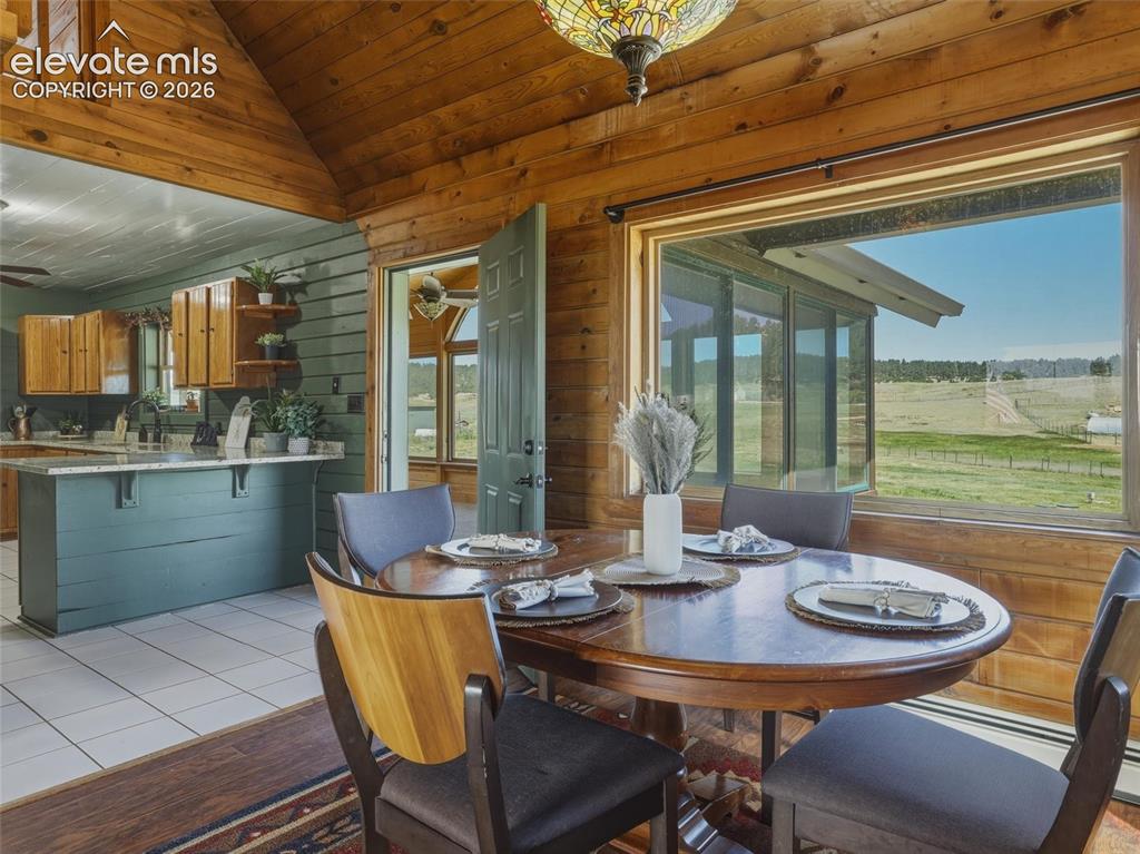 Image 8 of 44: Dining Area