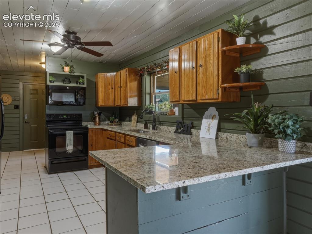 Image 9 of 44: Kitchen