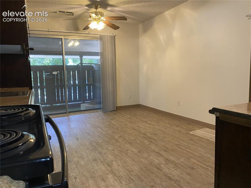 Image 18 of 25: Dining Room
