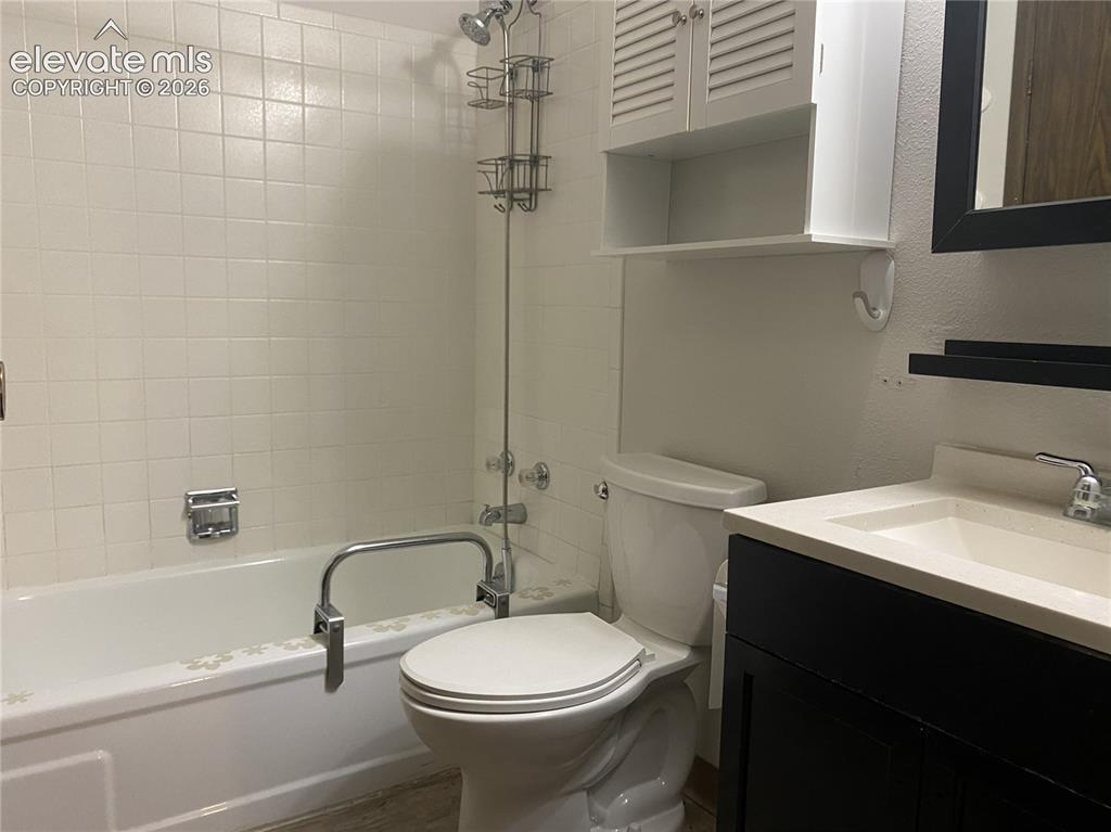 Image 20 of 25: Upper Level