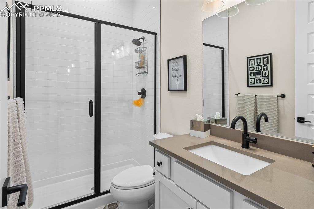 Image 11 of 49: Bathroom