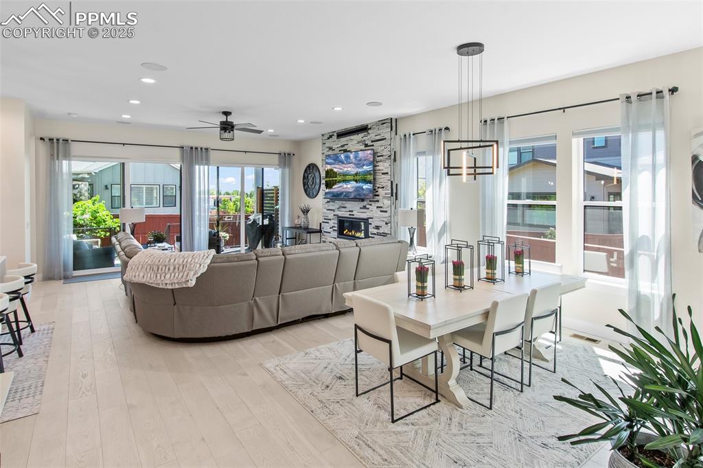 Image 17 of 49: Dining Area