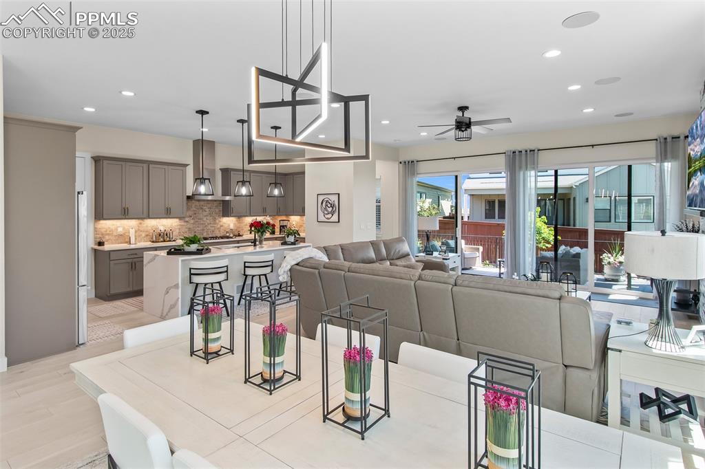 Image 19 of 49: Dining Area