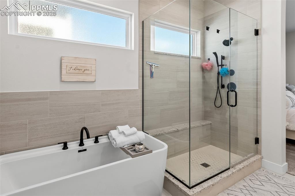 Image 34 of 49: Bathroom