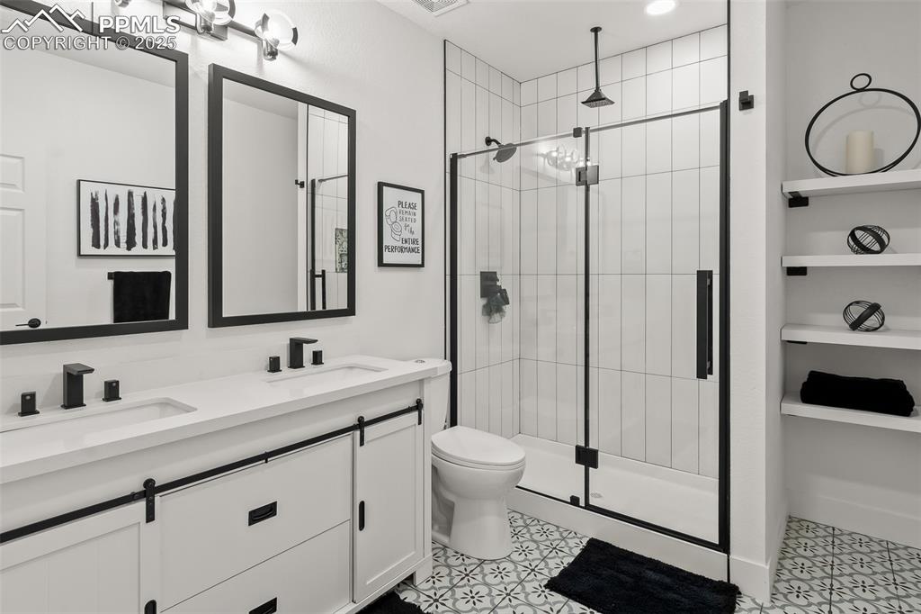 Image 42 of 49: Bathroom