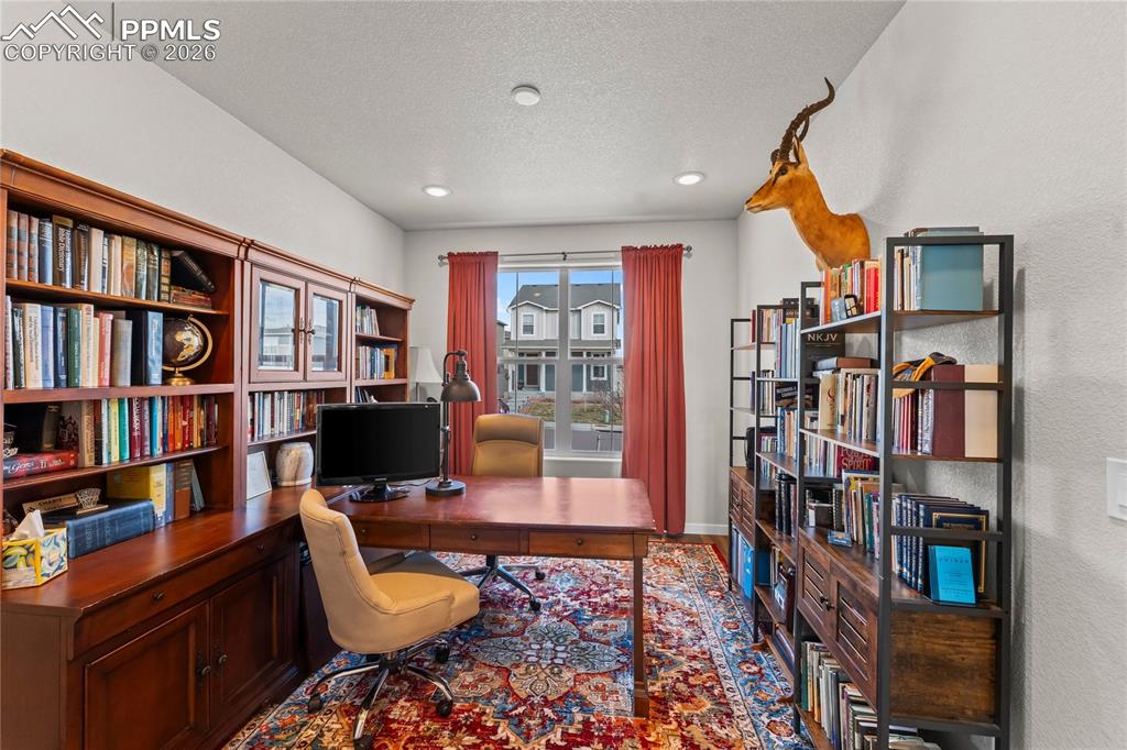 Image 14 of 46: Office