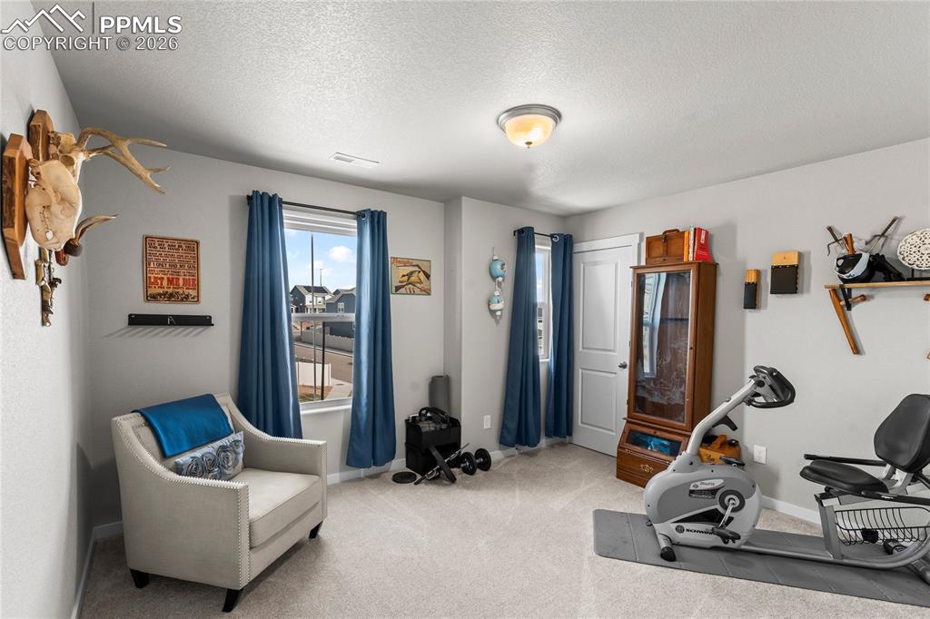 Image 22 of 46: Upstairs bedroom