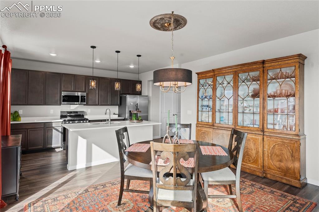 Image 9 of 46: Dining Area