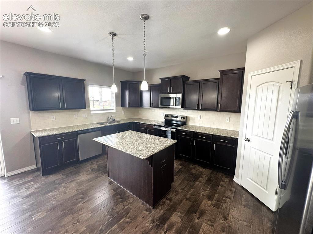 Image 16 of 48: Kitchen