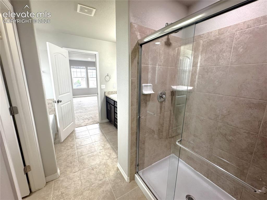 Image 31 of 48: Bathroom