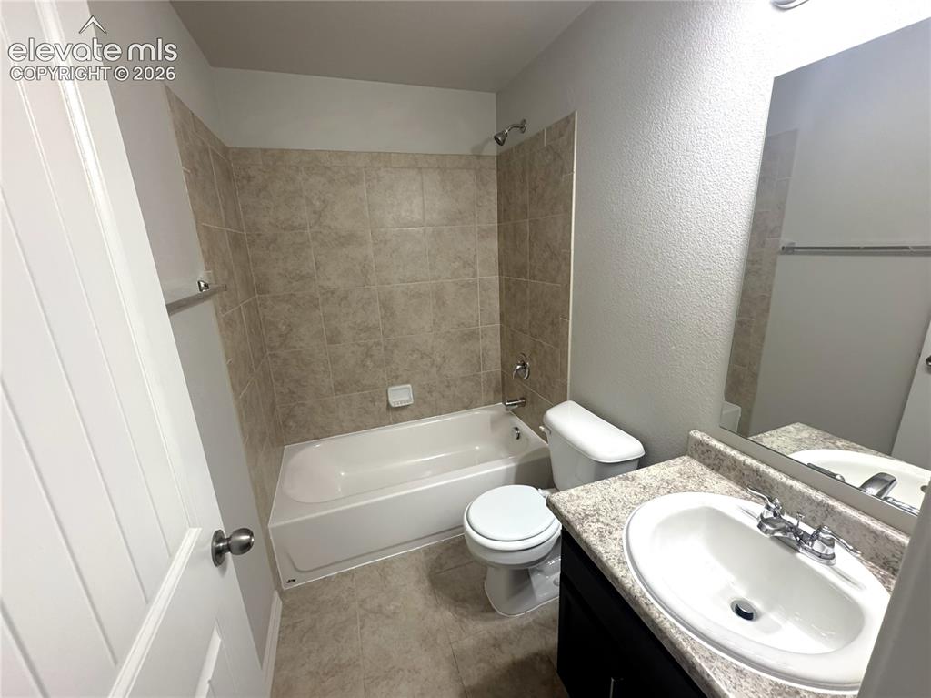 Image 39 of 48: Bathroom