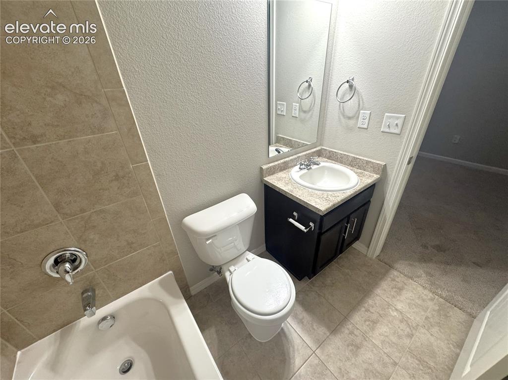 Image 40 of 48: Bathroom