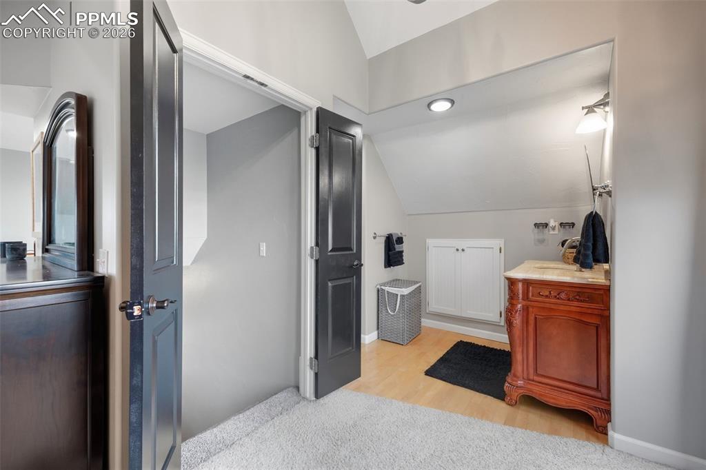 Image 28 of 49: Bathroom