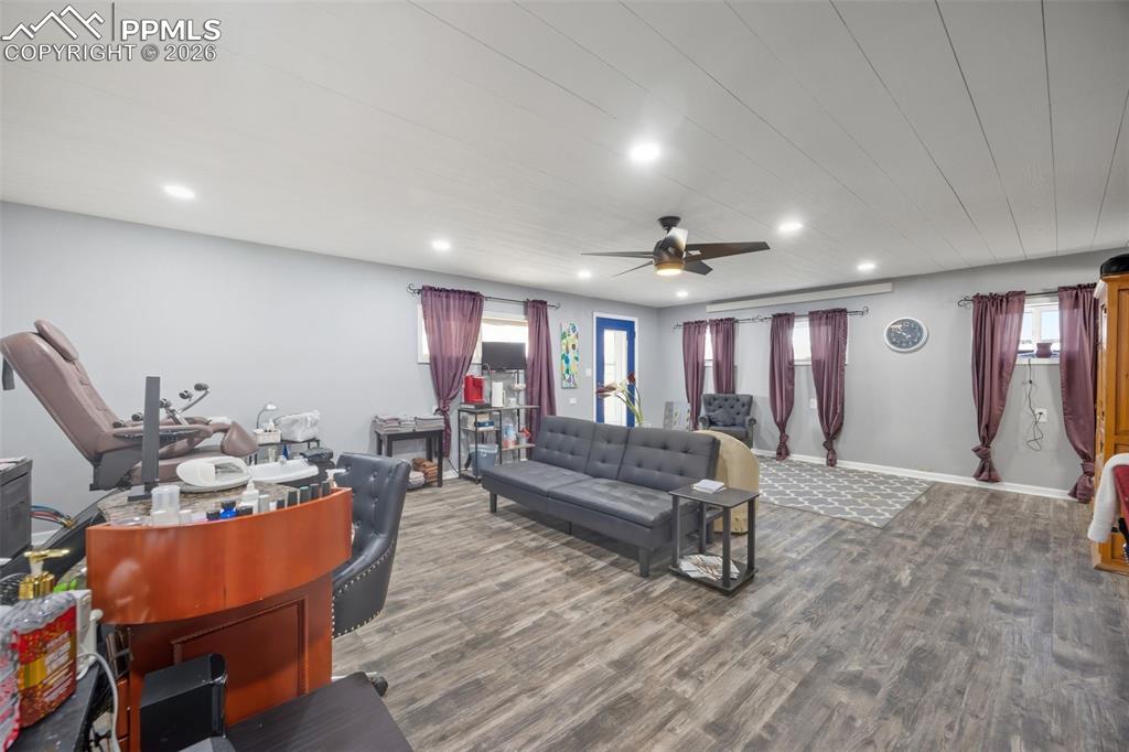 Image 33 of 49: Living Room