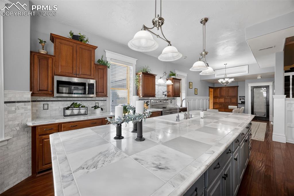 Image 8 of 49: Kitchen