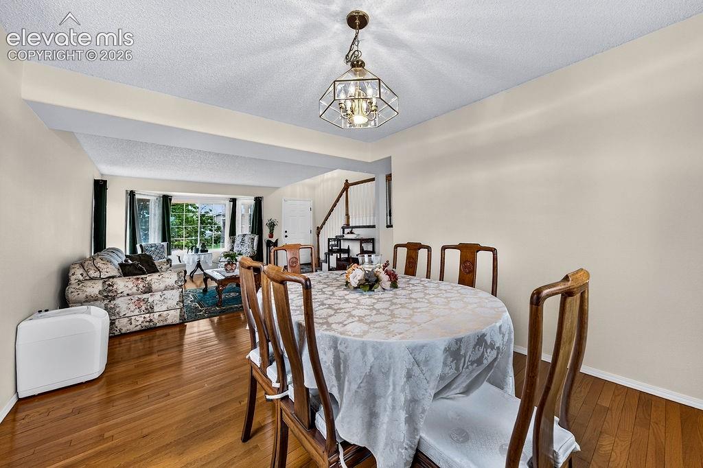 Image 14 of 50: Dining Area