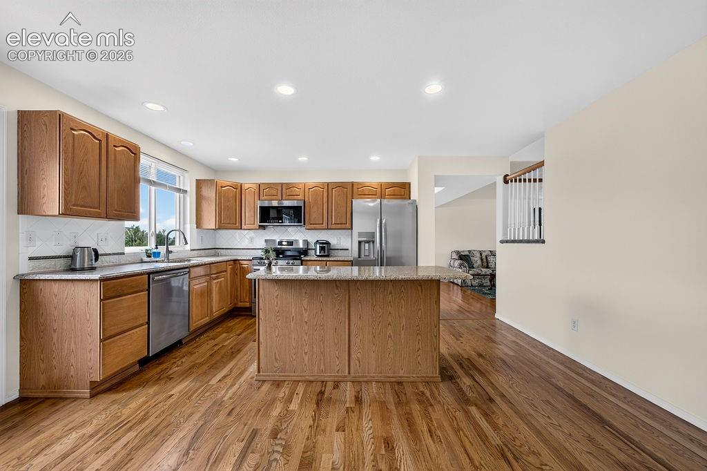 Image 16 of 50: Kitchen
