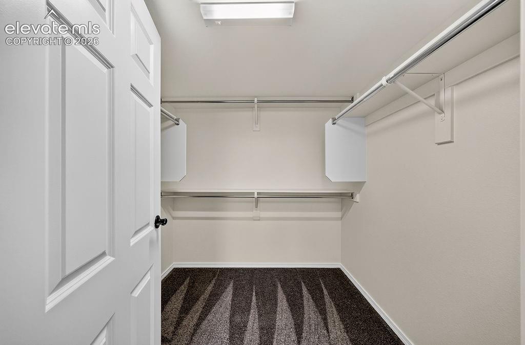Image 42 of 50: Closet