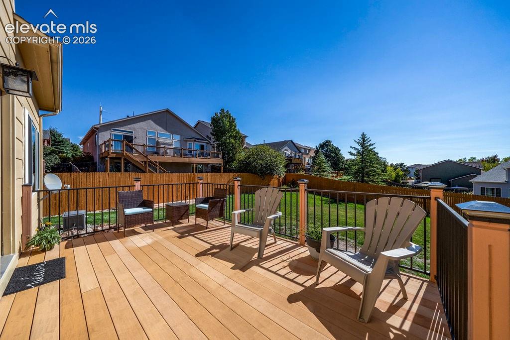 Image 44 of 50: Deck