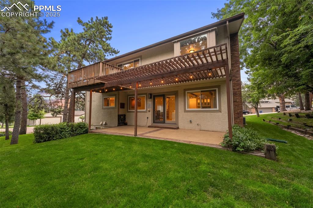 Image 2 of 50: Back of Structure