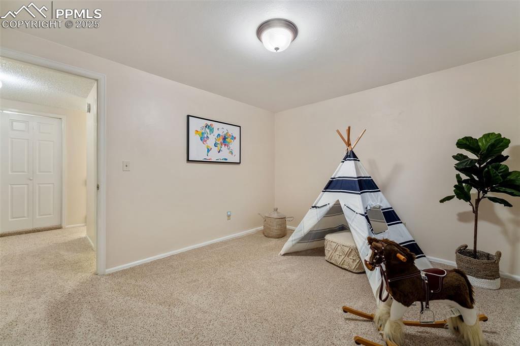 Image 32 of 50: Bedroom