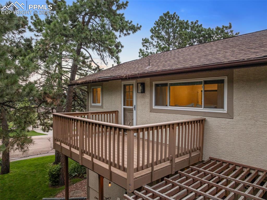 Image 49 of 50: Deck