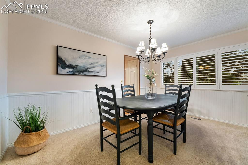 Image 6 of 50: Dining Room