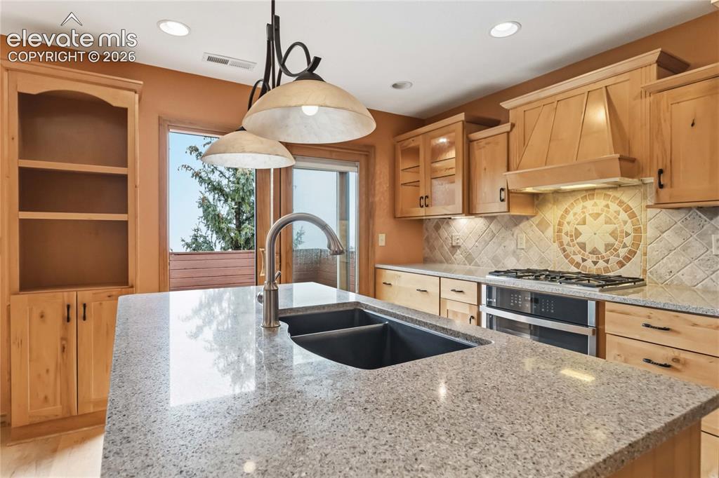 Image 14 of 37: Kitchen