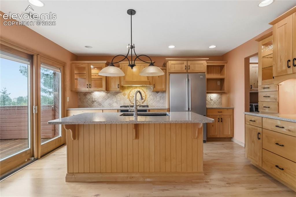 Image 15 of 37: Kitchen
