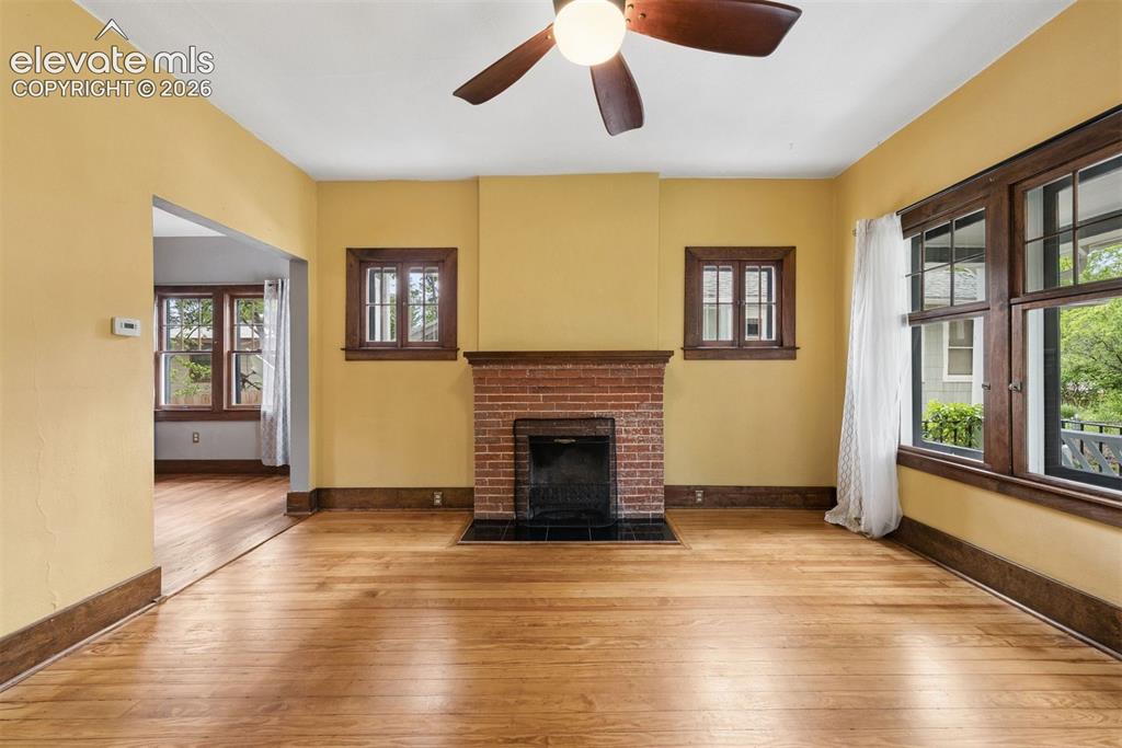 Image 16 of 50: Living Room