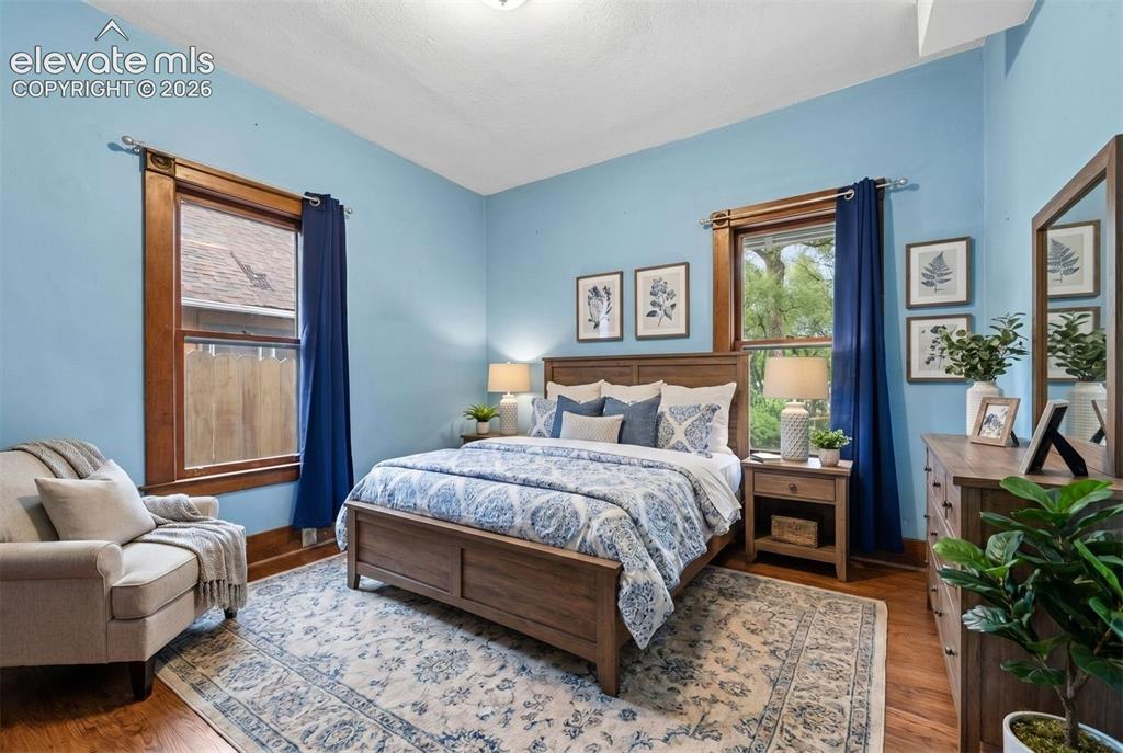Image 8 of 50: Bedroom