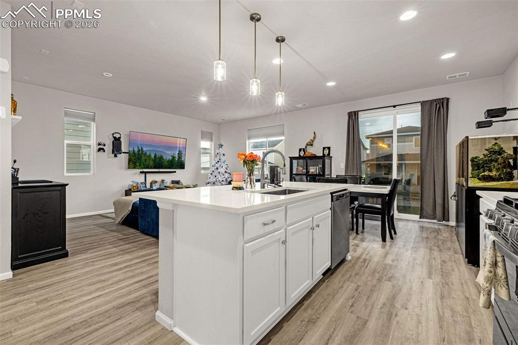 Image 12 of 37: Kitchen