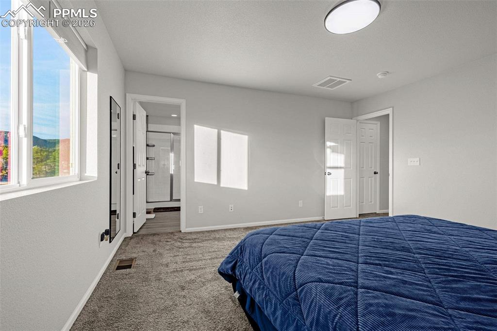 Image 14 of 37: Bedroom