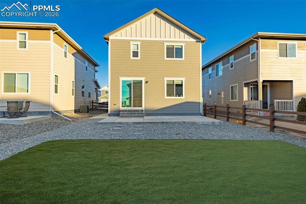 Image 24 of 37: Back of Structure