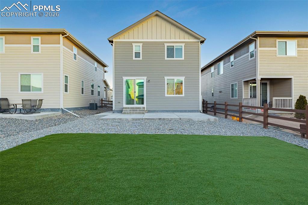 Image 25 of 37: Back of Structure