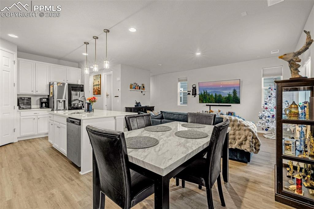 Image 8 of 37: Dining Area