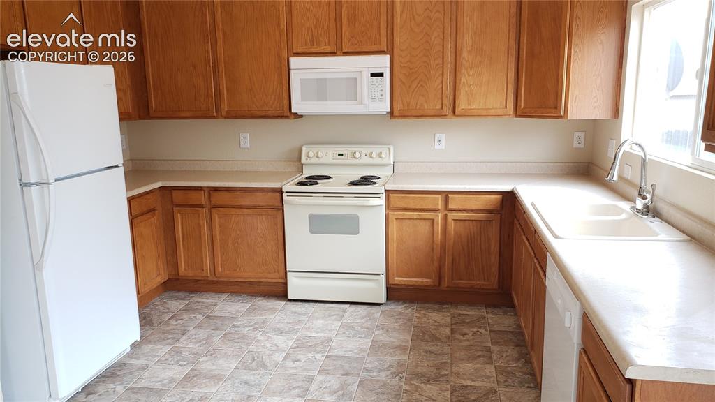 Image 4 of 13: Kitchen