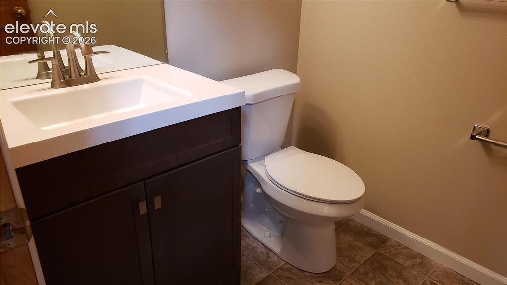 Image 6 of 13: Bathroom