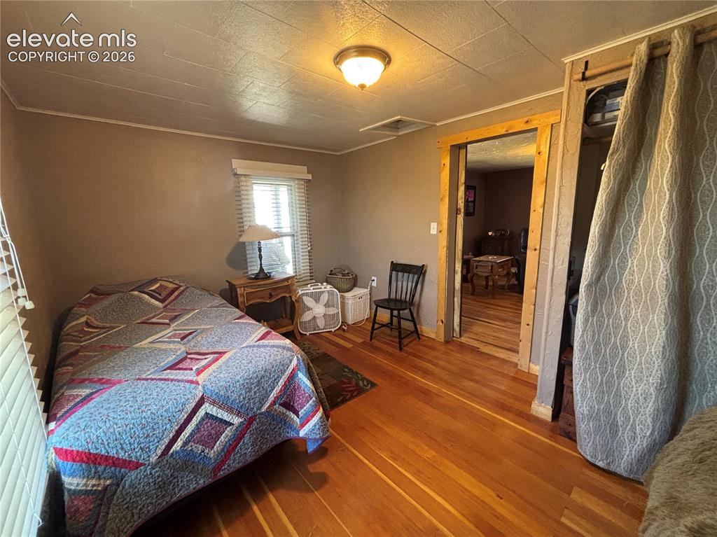 Image 15 of 26: Bedroom