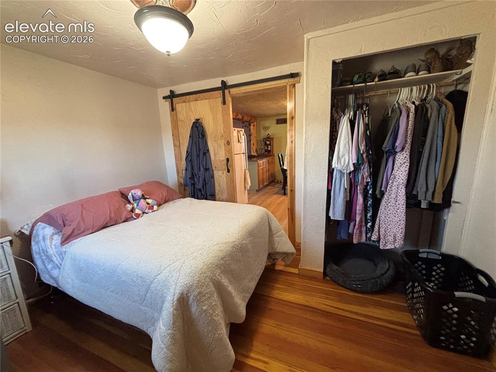 Image 16 of 26: Bedroom