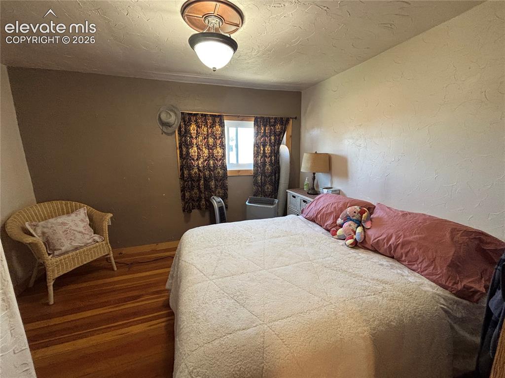 Image 17 of 26: Bedroom